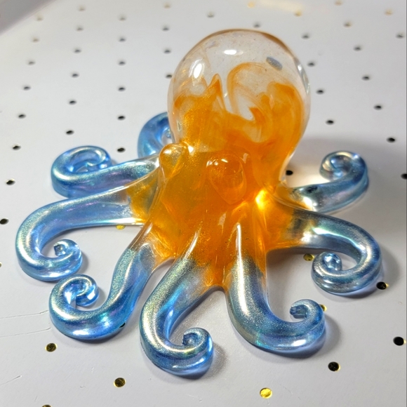 Handcrafted Artisan Epoxy Resin Octopus Decor Statue Paper Weight - Picture 3 of 16